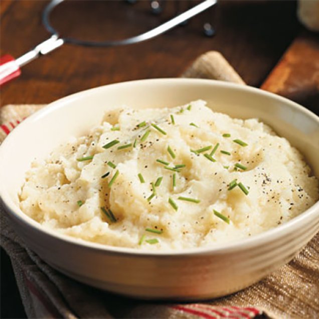 These vegan cauliflower mashed potatoes are wonderfully fluffy and light and very low in carbohydrates.