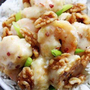 Honey Pecan Shrimp is a tasty combo of crispy shrimp, candied pecans, and sweet mayo sauce! Formally shrimp is a tasty combo of crispy shrimp, candied walnuts, broccoli and sweet mayo sauce! AKA Walnut Shrimp I put a Southern Twist on it with sweet pecans!!