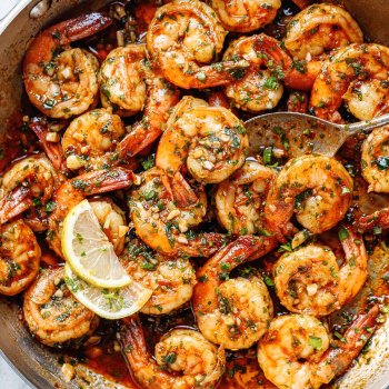  Just throw shrimp in the skillet with a handful of ingredients and spic and you get the perfect base for a restaurant-style meal. This easy shrimp recipe is so elegant and easy to make in 20 min or less. Enjoy!
