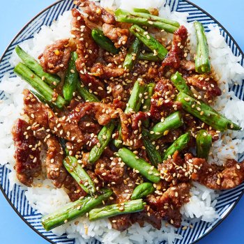 Wanna get sesame-ginger steak on the table in 30 minutes or less? No, we're not talking $25 on takeout. We're talking homemade for a fraction of the cost. We've got you covered!